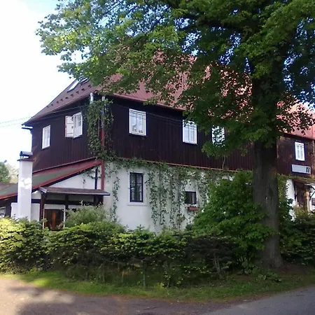 Laura בית הארחה Chřibská
